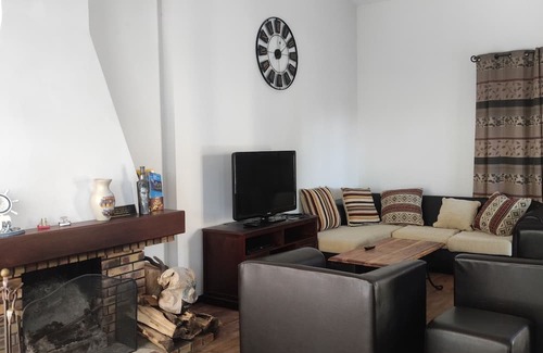 Montesquieu-des-Alberes Villa | Villa "Om Shanti" at the foot of the Albères mountains
