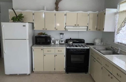 Anasco Apartamento | Elena's WhiteHouse #4 Anasco PR