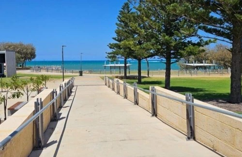 Alkimos Apartamento | Wake up every morning with stunning ocean views on your door step.