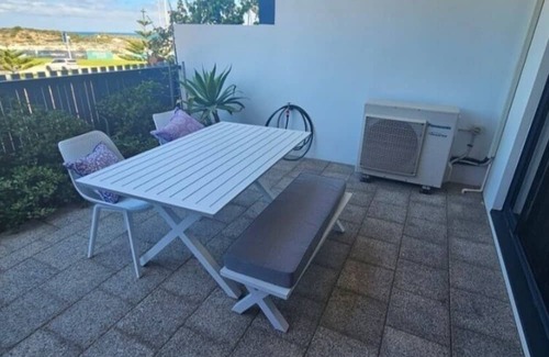 Alkimos Apartamento | Wake up every morning with stunning ocean views on your door step.