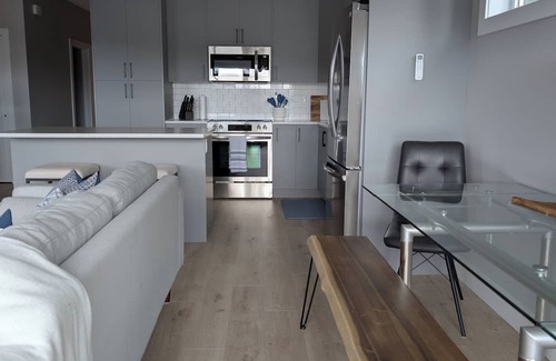 Langford Casa | Contemporary 3 bedroom retreat near Langford Lake, sleeps 6 guests, 2 full baths