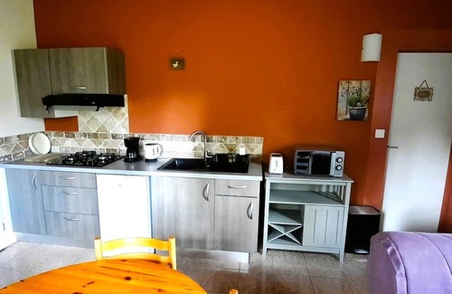 Le Poet-Laval Casa | House in wooded grounds