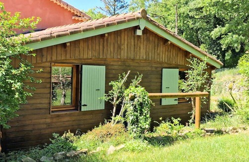 Le Poet-Laval Casa | House in wooded grounds
