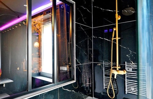 Bourgoin-Jallieu Apartamento | La suite Majestueuse/Private XXL spa/Croix de st André/Luminous ambience/Luxury