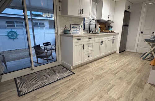 Key Largo Alquiler De RV | Anchor by the SeanBeautiful renovated camper with a fresh coastal design