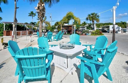 Key Largo Alquiler De RV | Anchor by the SeanBeautiful renovated camper with a fresh coastal design