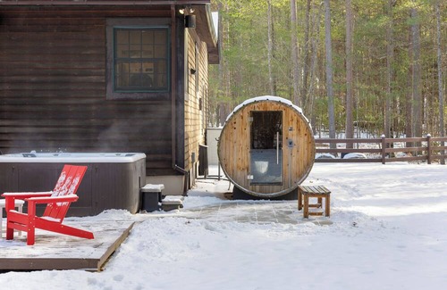 Jay Cabina | Huge Cabin, Near Whiteface and Lake Placid, Hot Tub, Sauna & Game Room
