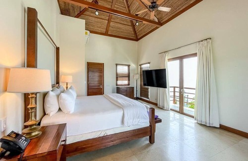 Pristine Bay Hotel | Garden View 1BR Suite at Las Verandas (1)