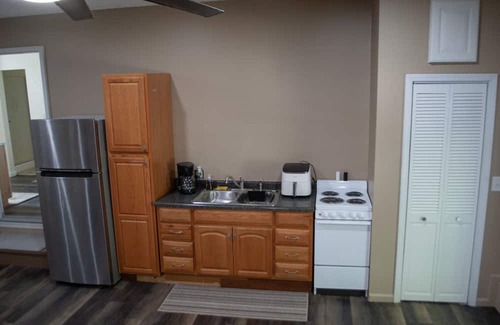 Fairview Park Apartamento | Peaceful and charming apartment in Clinton, Indiana