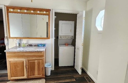 Fairview Park Apartamento | Peaceful and charming apartment in Clinton, Indiana