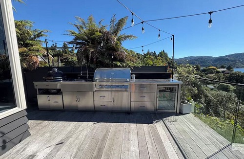 Lake Okareka Apartamento | Room with Lake View at Ōkāreka, Rotorua – Large Deck, Spa & BBQ Retreat