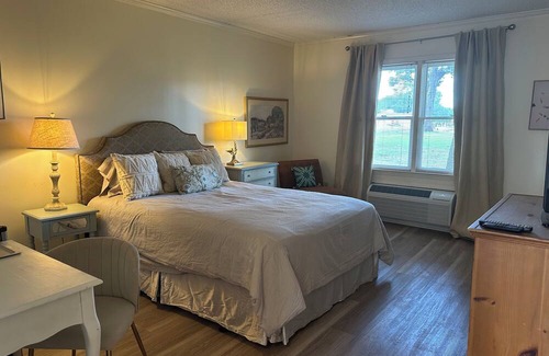 Lavonia Hotel | The Inn at Southern Oaks located in Historic Lavonia, GA, close to Lake Hartwell