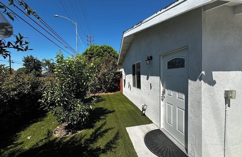 Reseda Apartamento | Cool studio with AC in vibrant Los Angeles