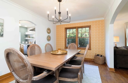 Winterset Casa | The Little Brick House - Walkable to the Square Dining & Shopping