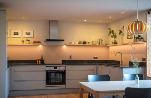 Westbrook Court Cabaña | Cedar Lodge - Luxury Cottages