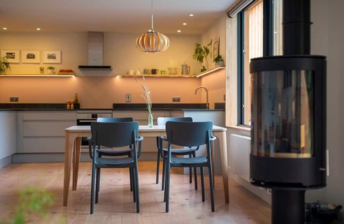 Westbrook Court Cabaña | Cedar Lodge - Luxury Cottages