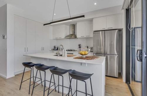 Taperoo Casa | Oceanview Luxury with Dedicated Workspace