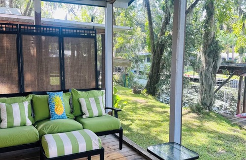 Astor Cabaña | Charming 1-bedroom in Astor direct St Johns River,with Boat Dock.