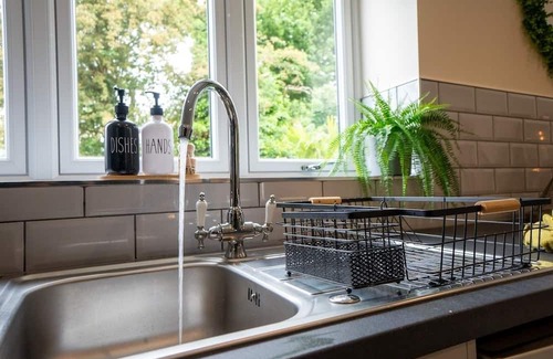 West Bromwich Casa | Luxury 5BR Home | Hot Tub | EV-Friendly Stay
