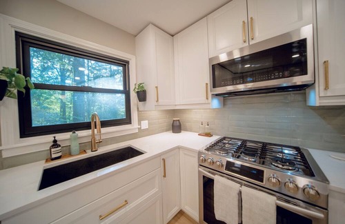 Granger Casa | Spacious 5BR Retreat w/Wet Bar, Backyard – 10min to Notre Dame