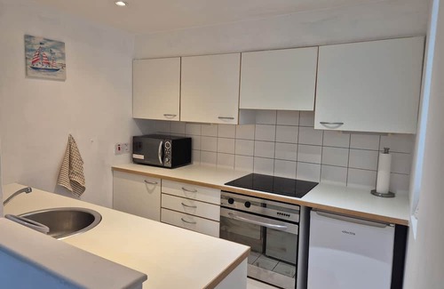 The Docks Casa | 2 Bedroom Dockland Apartment- Free Parking for one car.