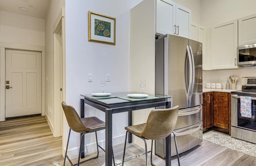 Redmond Casa | 5 Mi to Chateau Ste Michelle: Creekside Escape!