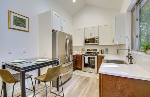 Redmond Casa | 5 Mi to Chateau Ste Michelle: Creekside Escape!