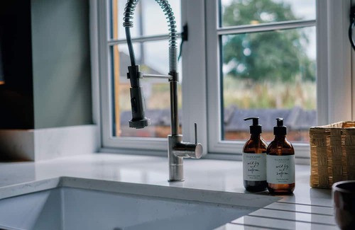 Tatton Park Casa | Landlords Cottage was once the village pub, now a characterful holiday retreat in the heart of Lower Withington, Cheshire.