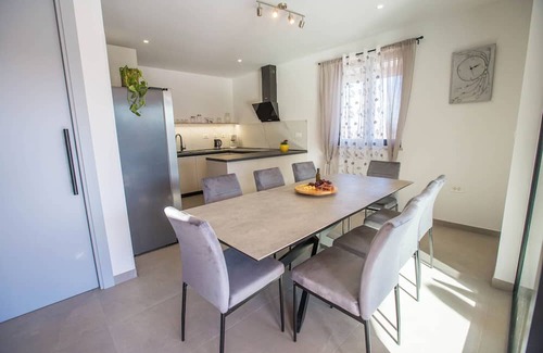 Rakotule Villa | Beautiful Villa Dominika in Rakotule with endless pool