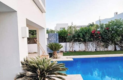 Ad-Dab'ah Villa | Hacienda White 6-BR Villa