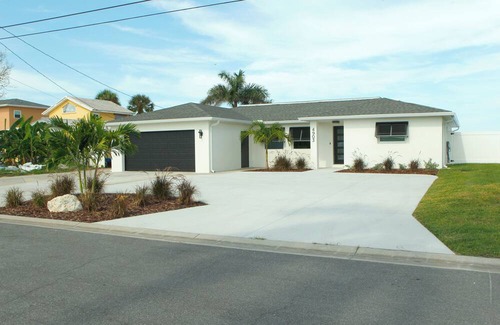 Bay Colony Casa | Waterfront 3BR/2BA Pool Home on Terra Ceia Bay with Dock & Stunning Sunsets