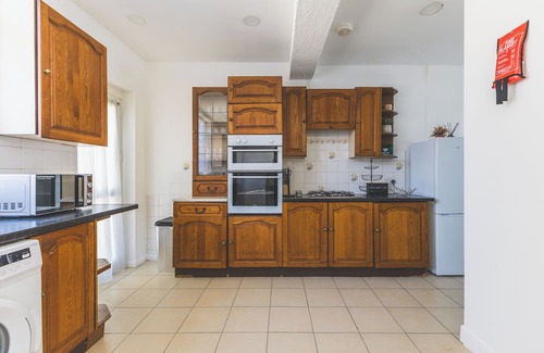 Cranford Casa | Spacious 5BD Home w/Garden & Parking, Hounslow