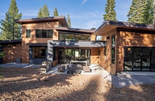 Ponderosa Palisades Casa | Modernly Appointed 4 Bed 4.5 Bath Mountain Home with Club Amenities