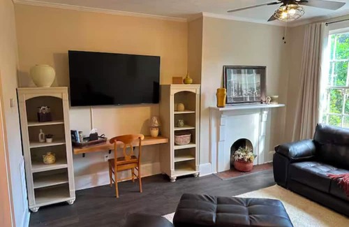 Dublin Apartamento | Charming 1-bedroom apartment in fabulous Dublin, GA. Just minutes from Downtown.