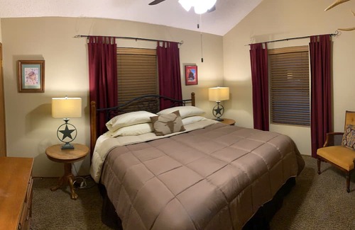 Barksdale Cabina | Mountain View Lodge- Riverfront 23-Acre Ranch