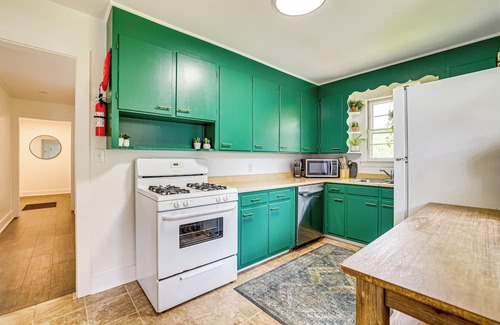 Greer Casa | Families Welcome, Fenced Yard: Inviting Greer Home