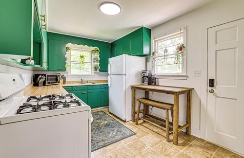 Greer Casa | Families Welcome, Fenced Yard: Inviting Greer Home