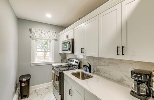 Manchester Apartamento | BBQ Ready: Historic Apt 3 Mi to Dtwn Manchester