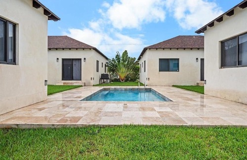 Gambier Villa | Modern villa near the beach