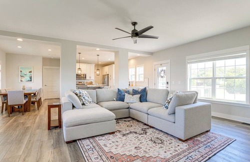 Livingston Casa | 5 Mi to Lake Anna State Park: Modern Family Home!