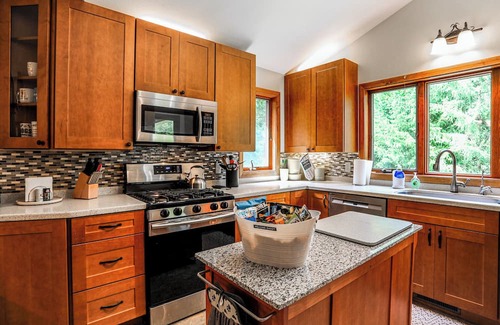 Edinboro Casa | Wooded Retreat on 5 Acres: 6 Mi to Edinboro Lake!