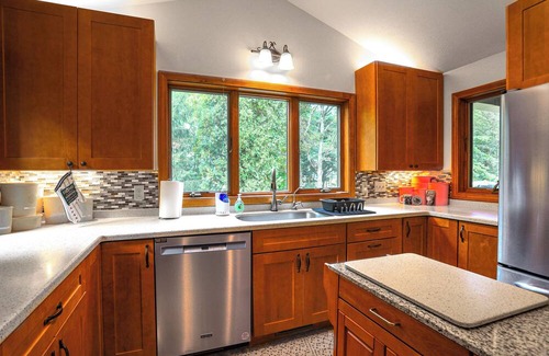 Edinboro Casa | Wooded Retreat on 5 Acres: 6 Mi to Edinboro Lake!