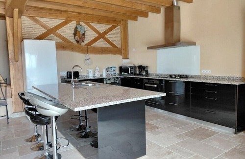 Saint-Jean-de-Duras Casa | LAUBIE — Splendid Views and Absolute Tranquillity Among the Vineyards