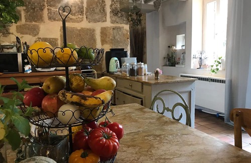 Suze-la-Rousse Casa | Gîte 'Les Aiguières en Provence' with Private Terrace, Private Garden and Wi-Fi