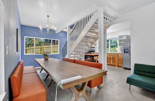 Pointblank Casa | NEW! Evergreen Estate with Rooftop Balcony & Games