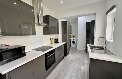 Moseley Casa | Comfortable family-friendly four bedroom house