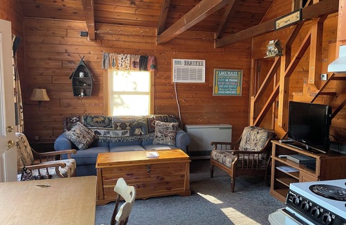 West Branch Cabaña | Charming 3-bedroom cottage on Lake Ogemaw in West Branch, Michigan