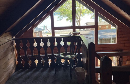 West Branch Cabaña | Charming 3-bedroom cottage on Lake Ogemaw in West Branch, Michigan