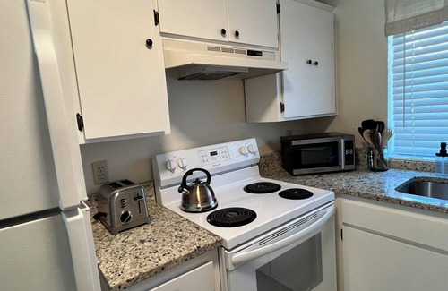 Monmouth Apartamento | Charming, walkable triplex - no cleaning fee!