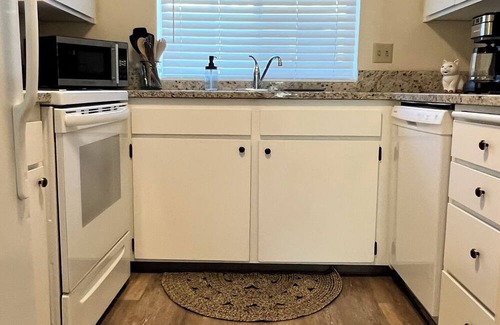 Monmouth Apartamento | Charming, walkable triplex - no cleaning fee!